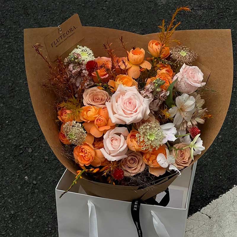 Paper for bouquet nearby - Image 3