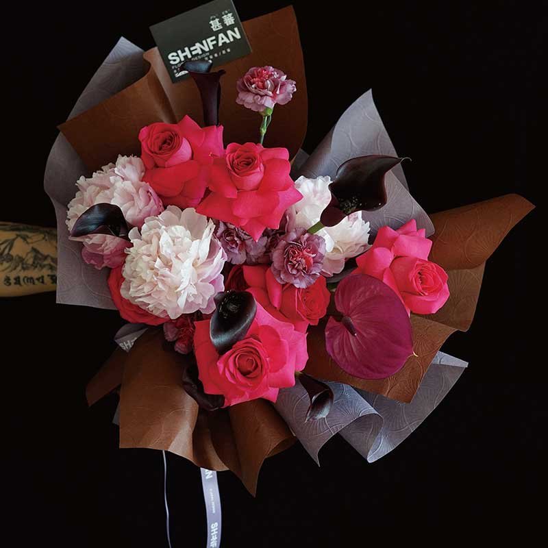 Floral gift wrapping paper - Image 2